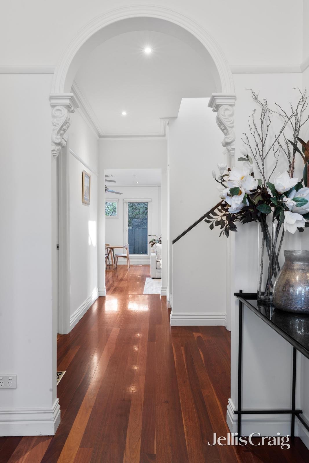 2 Lucknow Court, Mitcham image 6