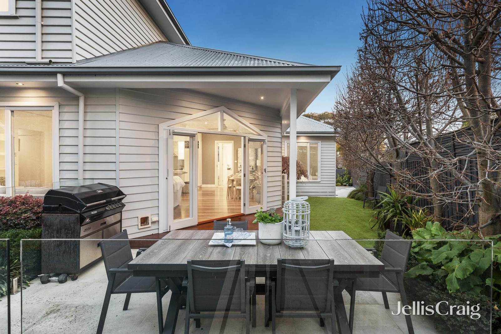 2 Lucknow Court, Mitcham image 15