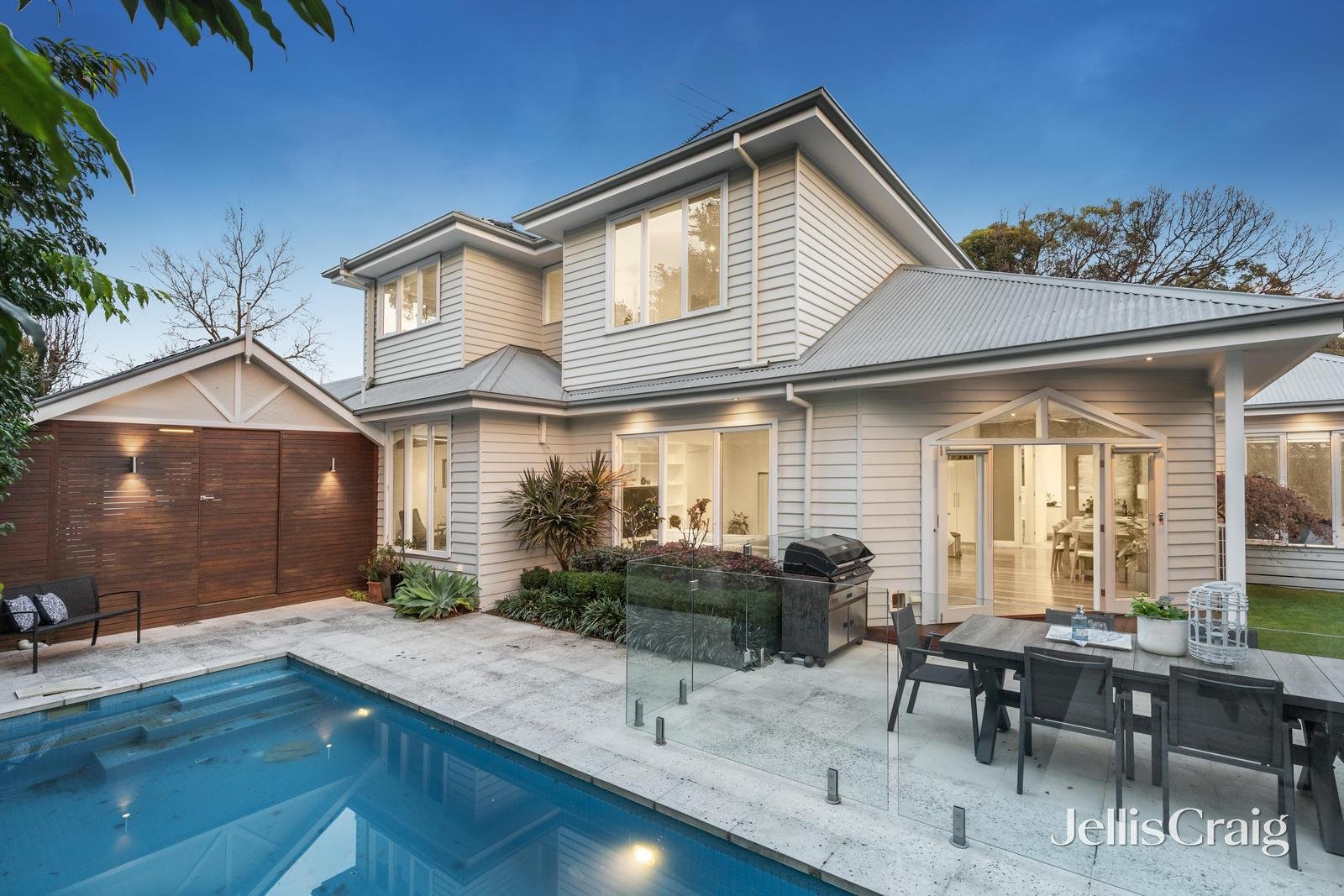 2 Lucknow Court, Mitcham image 16