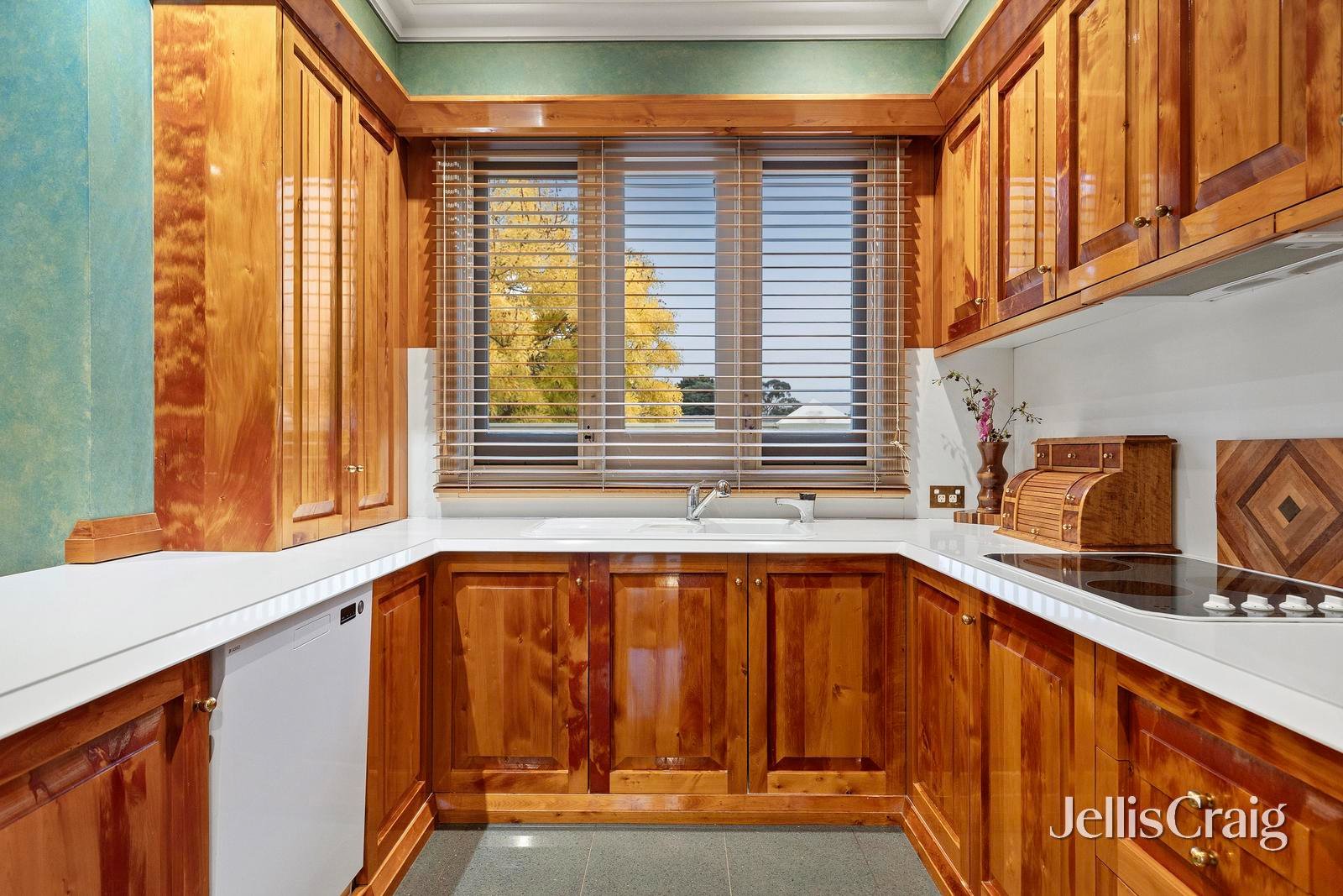 2 Lyric Court, Warranwood image 11