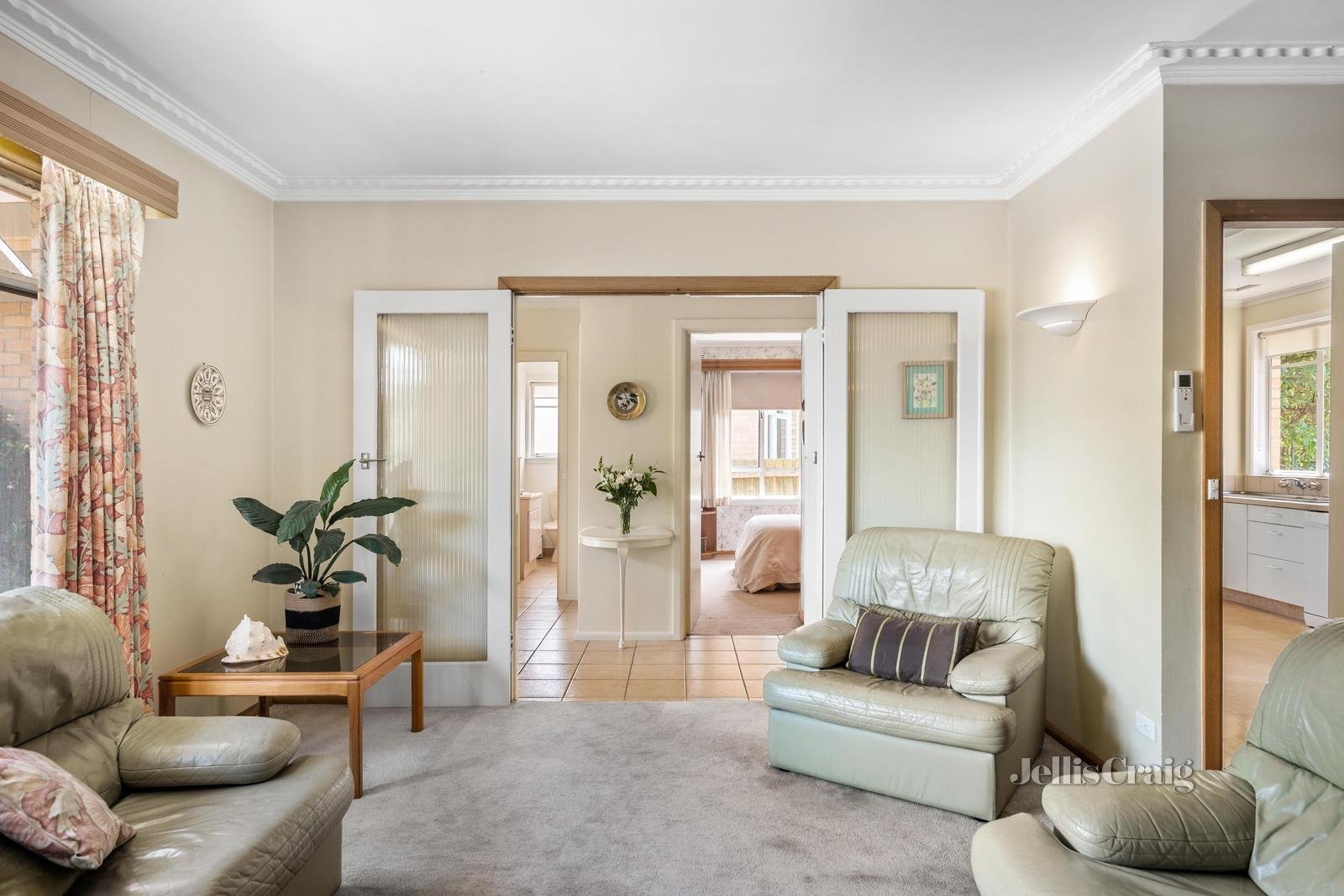 2 Magnolia Avenue, Bentleigh East image 5