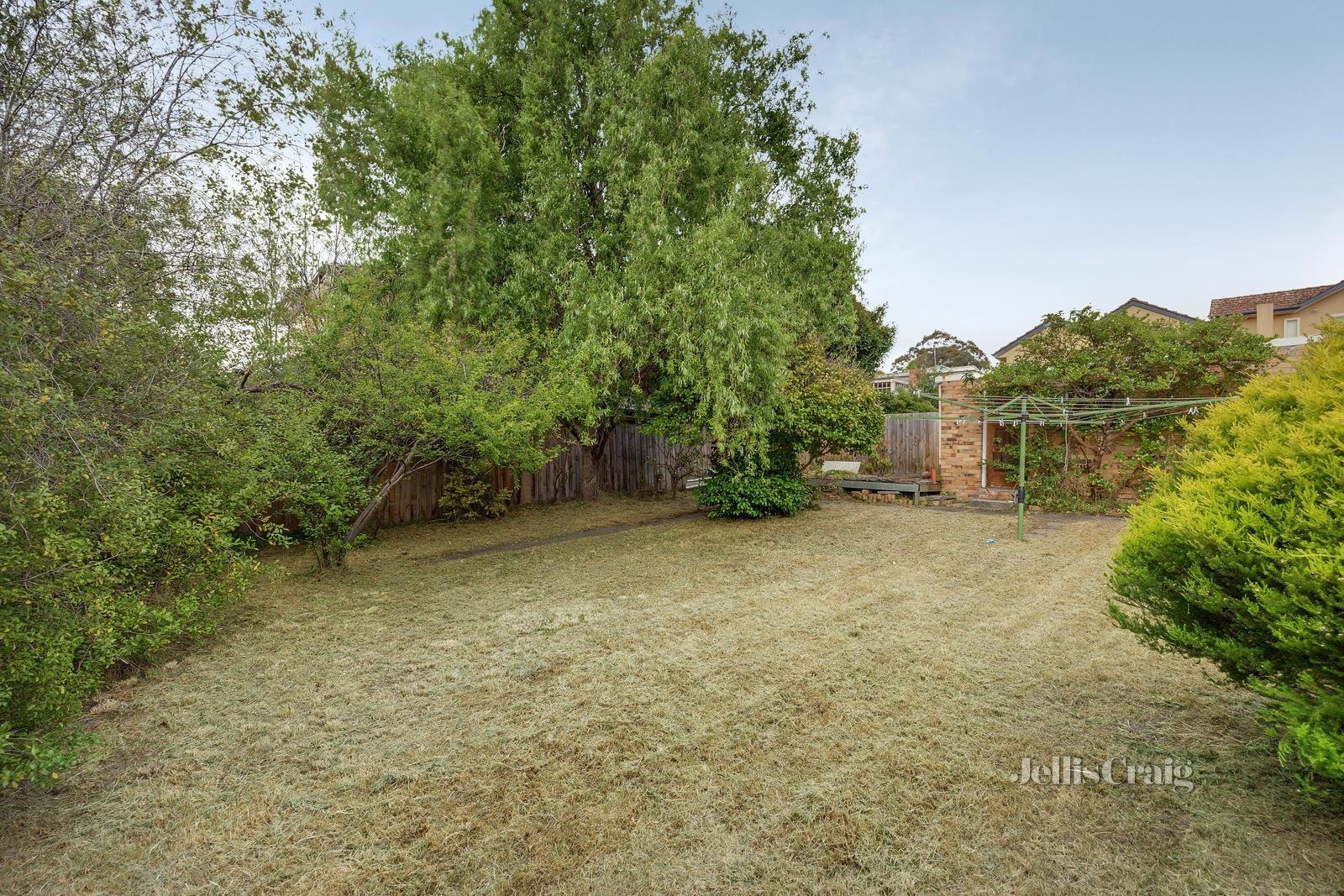 2 Mandowie Road, Glen Waverley image 8