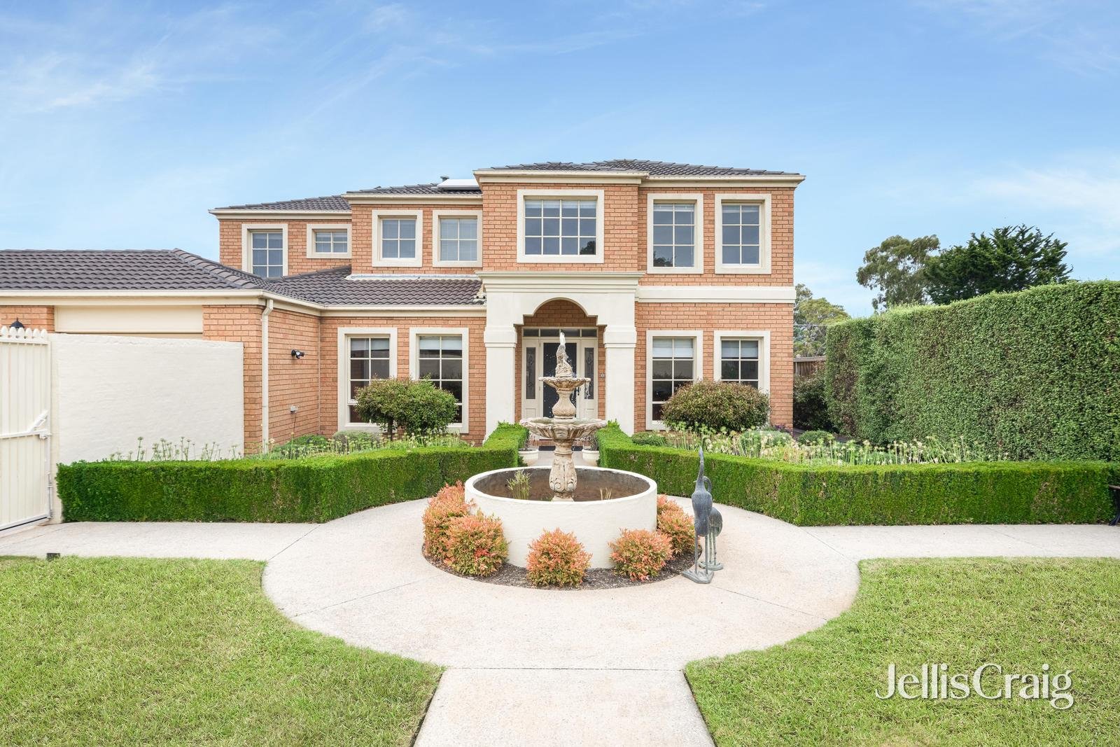 2 Manor House Drive, Mornington image 1