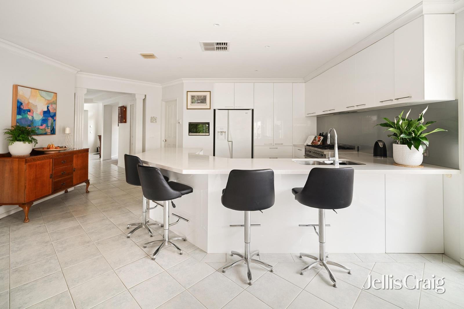 2 Manor House Drive, Mornington image 2