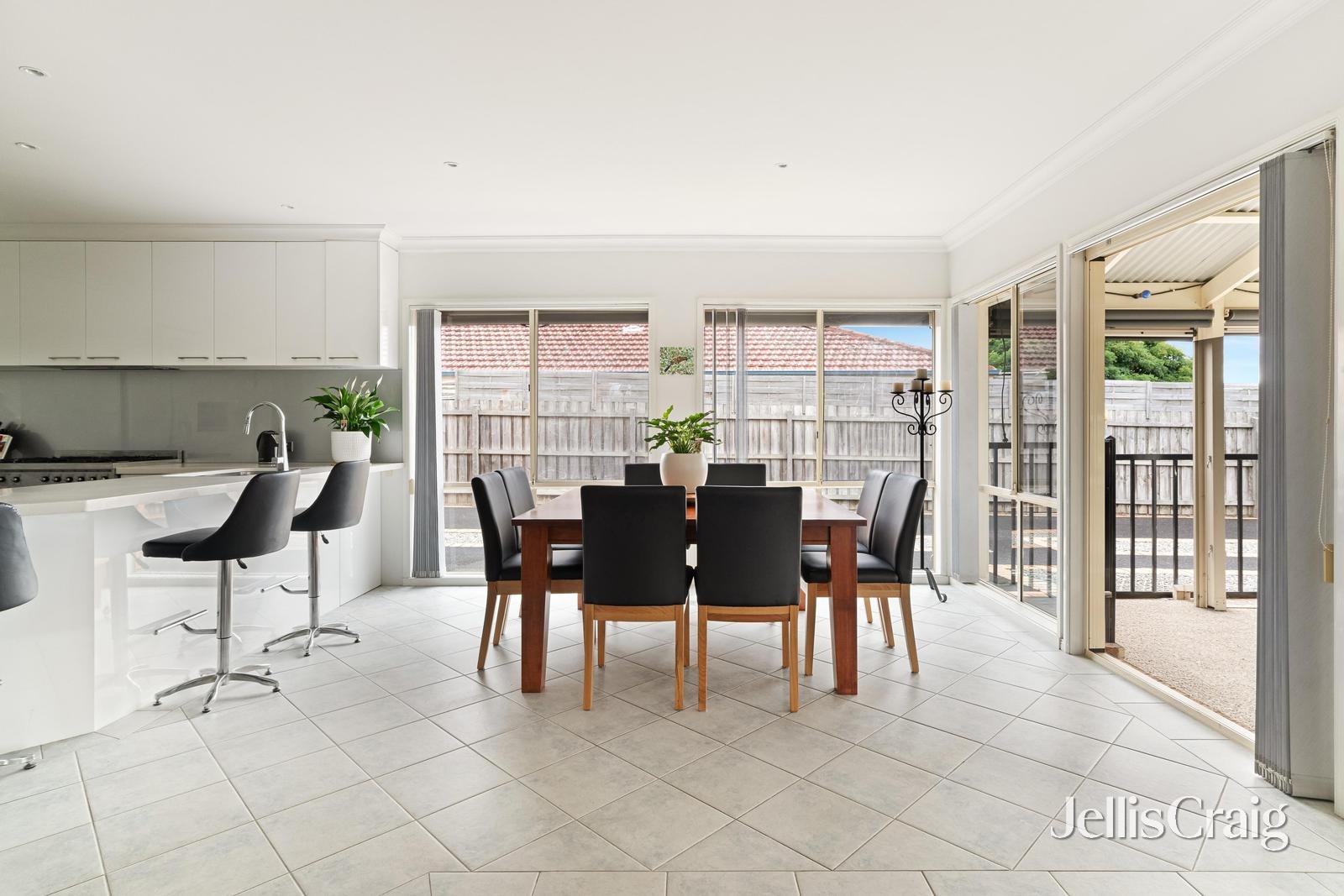 2 Manor House Drive, Mornington image 4