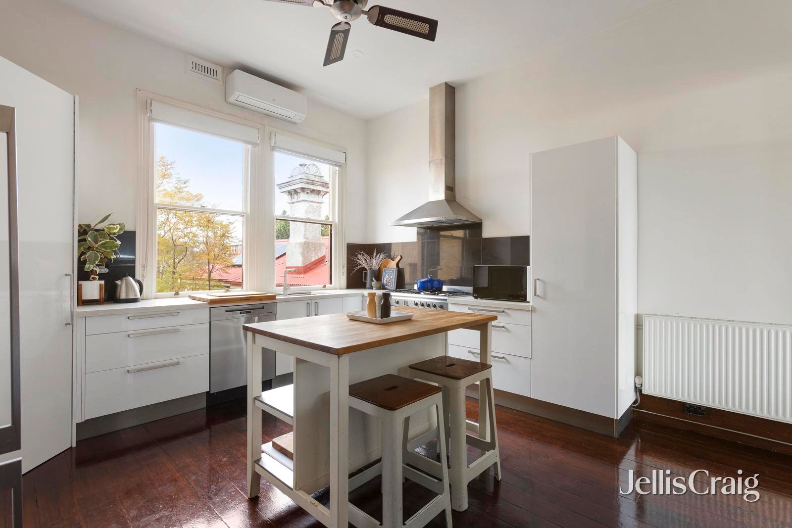 2 Marine Parade, St Kilda image 6