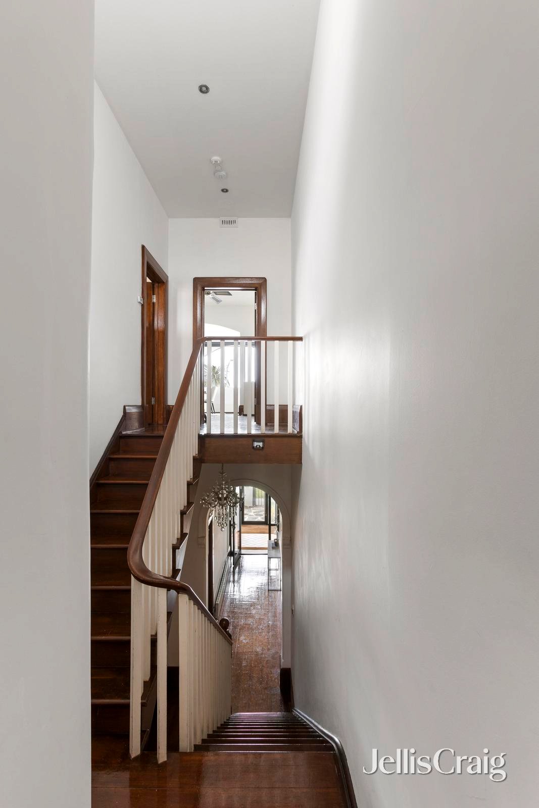2 Marine Parade, St Kilda image 8