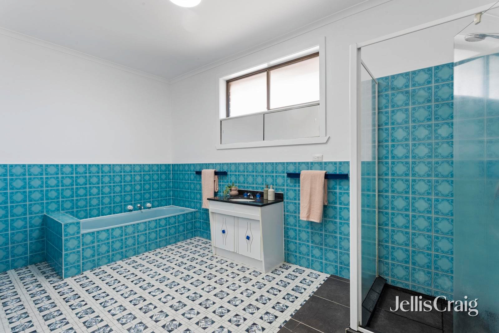 2 Marong Grove, Balwyn image 7