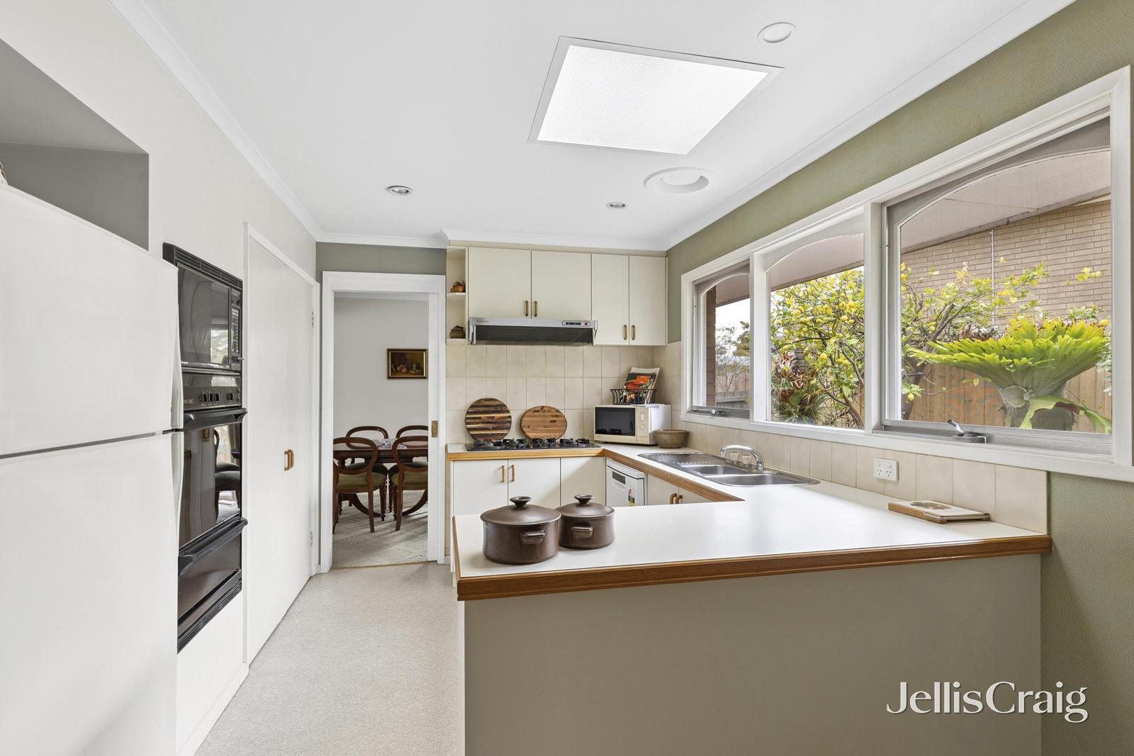 2 Mayfair Drive, Newtown image 4