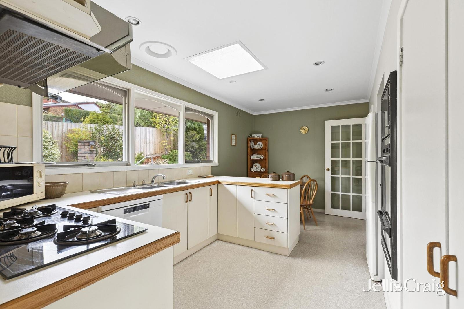 2 Mayfair Drive, Newtown image 8