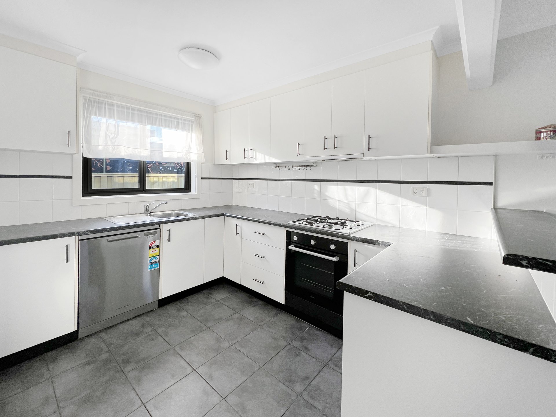 2 McMillan Avenue, Geelong image 5