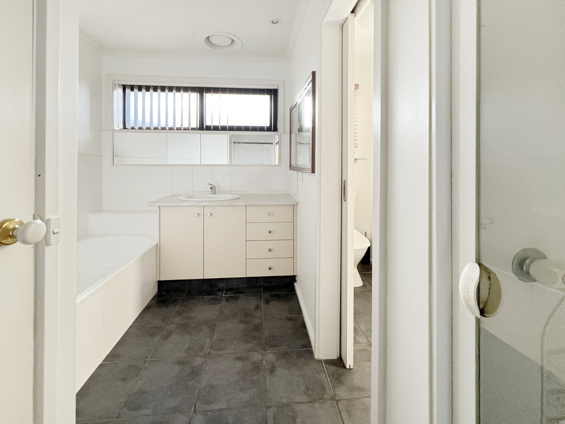 2 McMillan Avenue, Geelong image 8