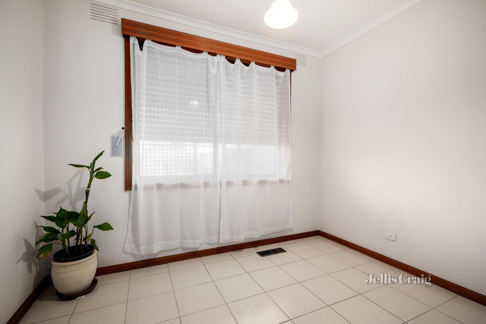 2 Melissa Street, Mount Waverley image 8