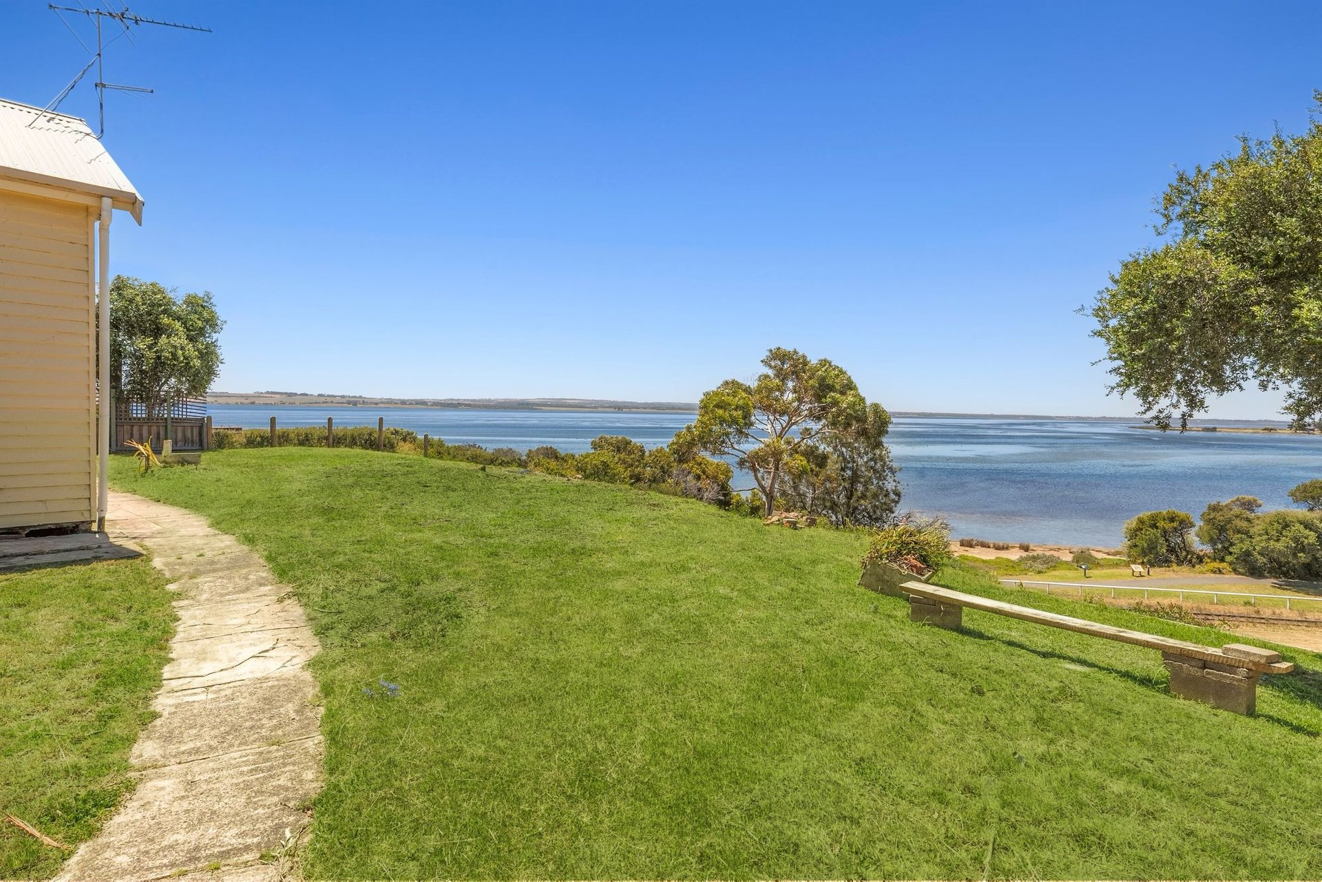 2 Mercer Street, Queenscliff image 2