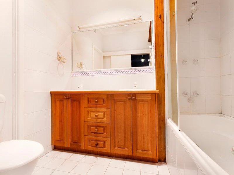 2 Milfay Court, Balwyn North image 7