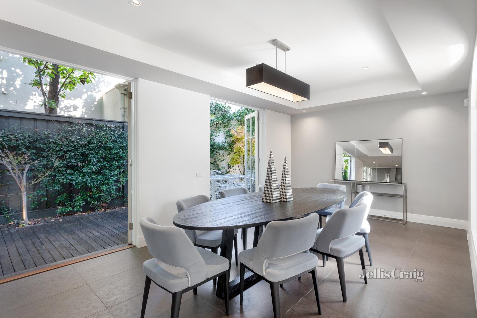 2 Millicent Avenue, Toorak image 4