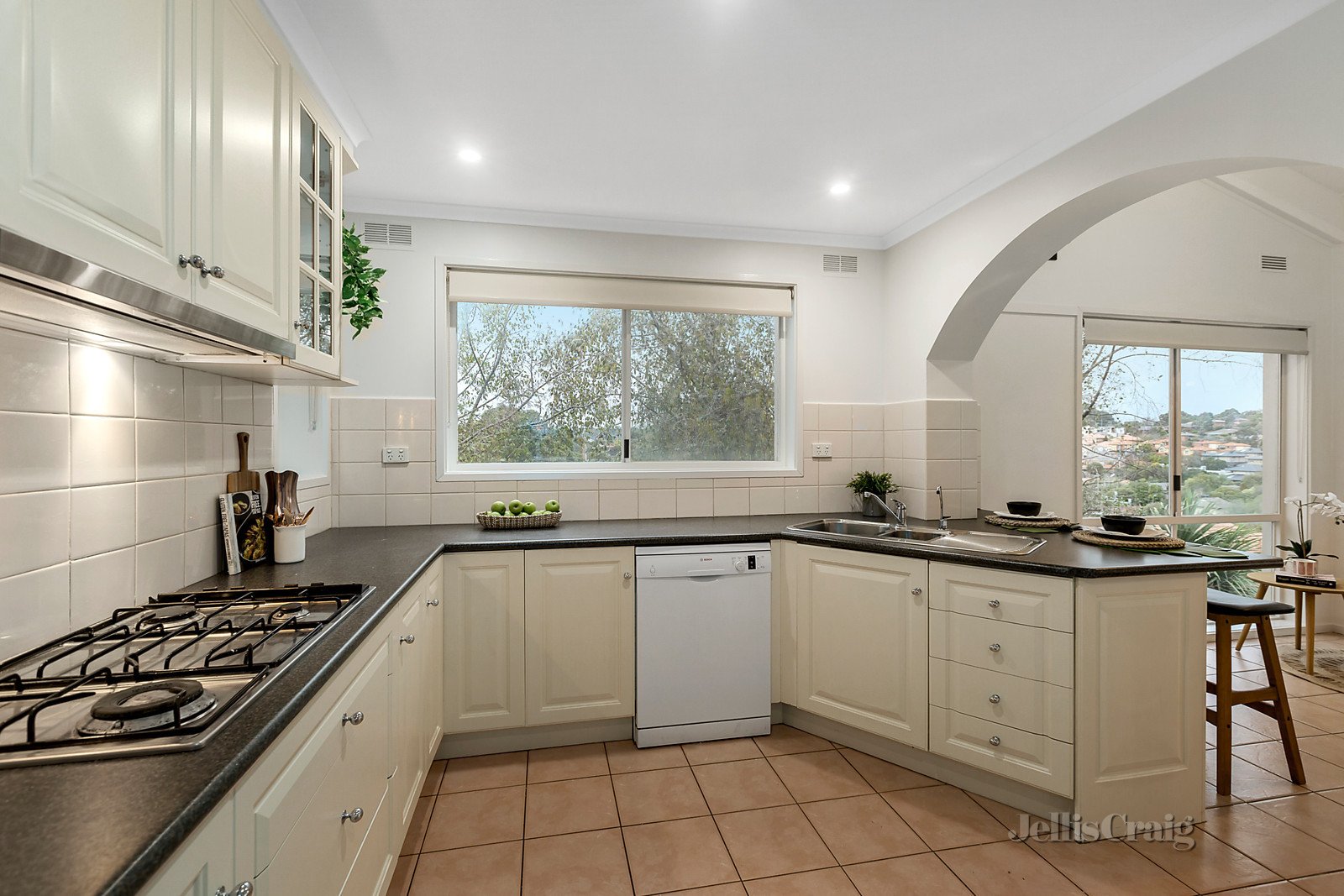 2 Miramar Court, Donvale image 4