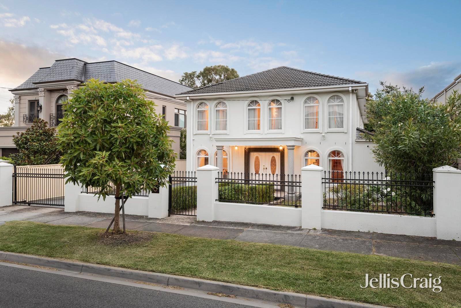 2 Monash Avenue, Balwyn image 1