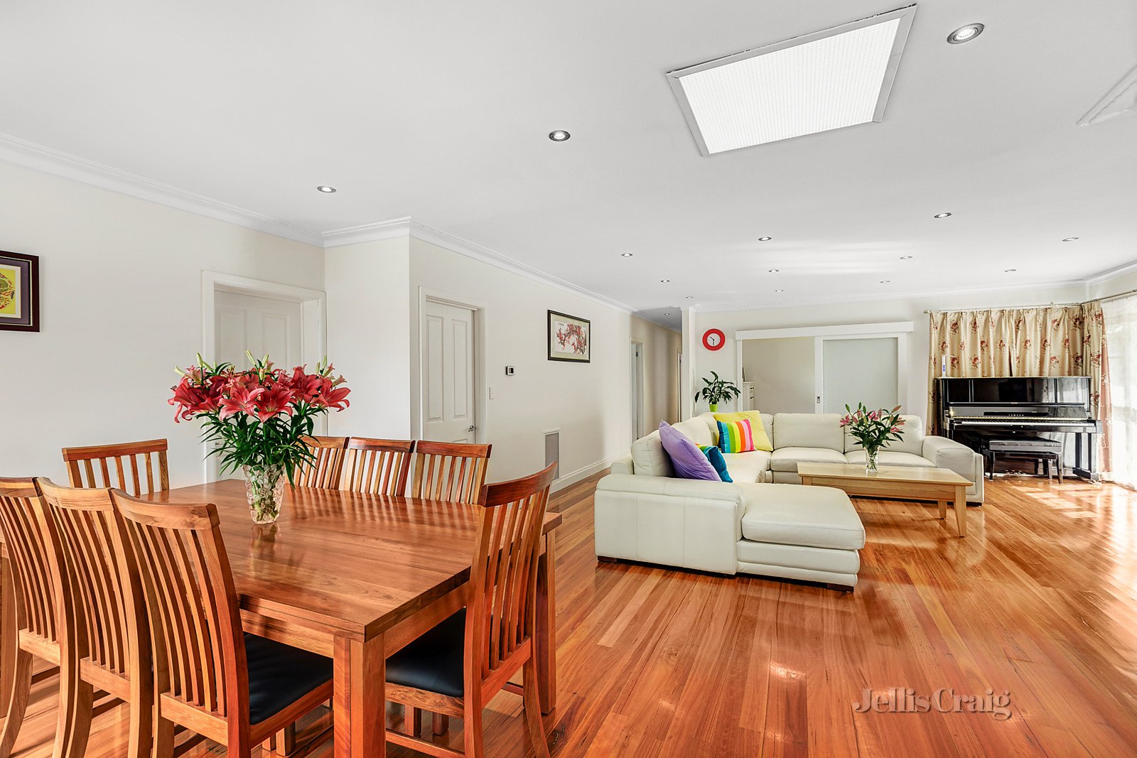 2 Morrison Court, Mount Waverley image 5