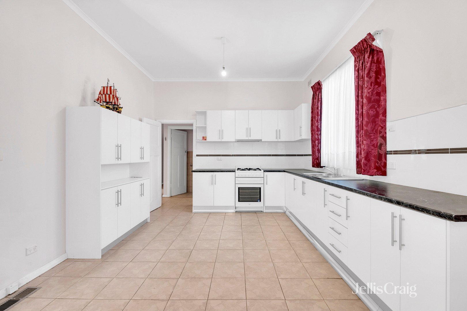 2 Murray Street, Coburg image 5