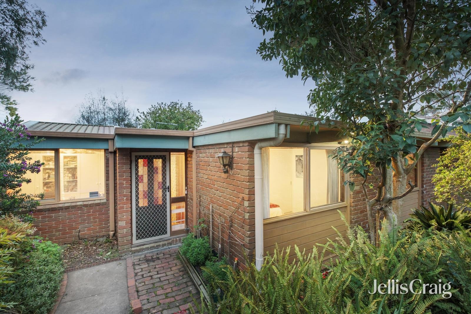 2 Myoora Court, Greensborough image 2