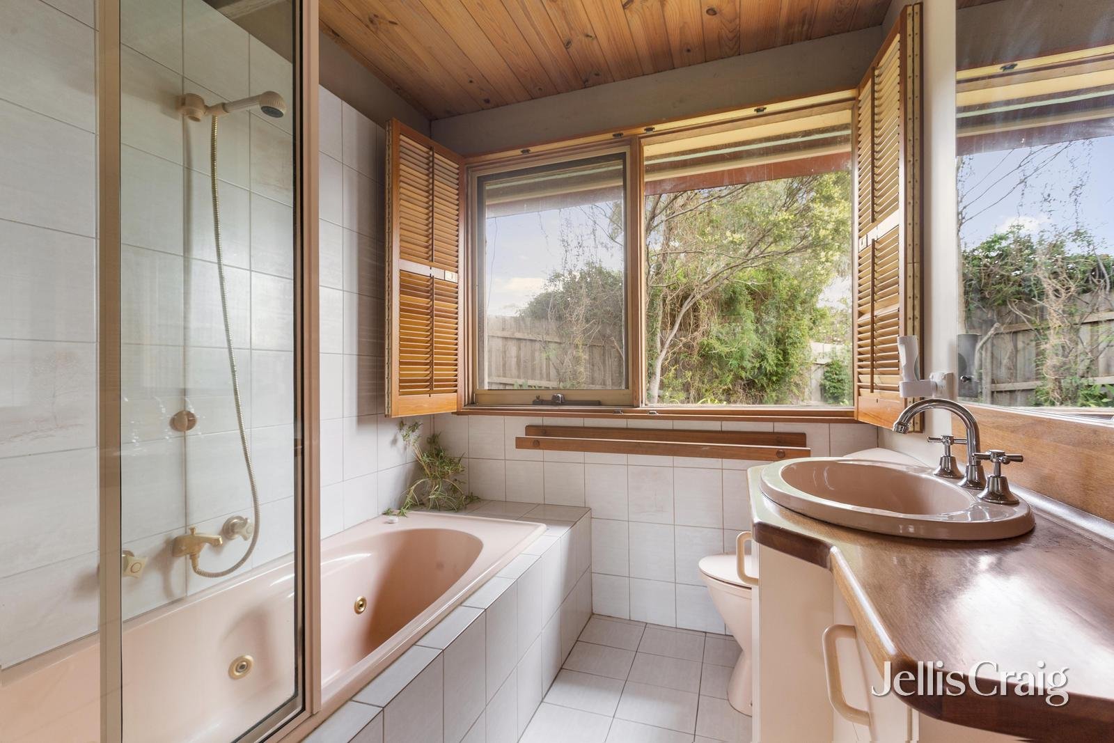2 Myoora Court, Greensborough image 9