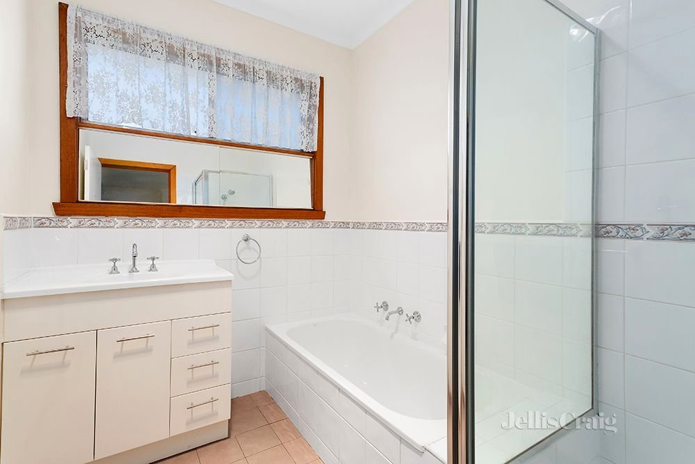 2 Nancye Drive, Lalor image 6