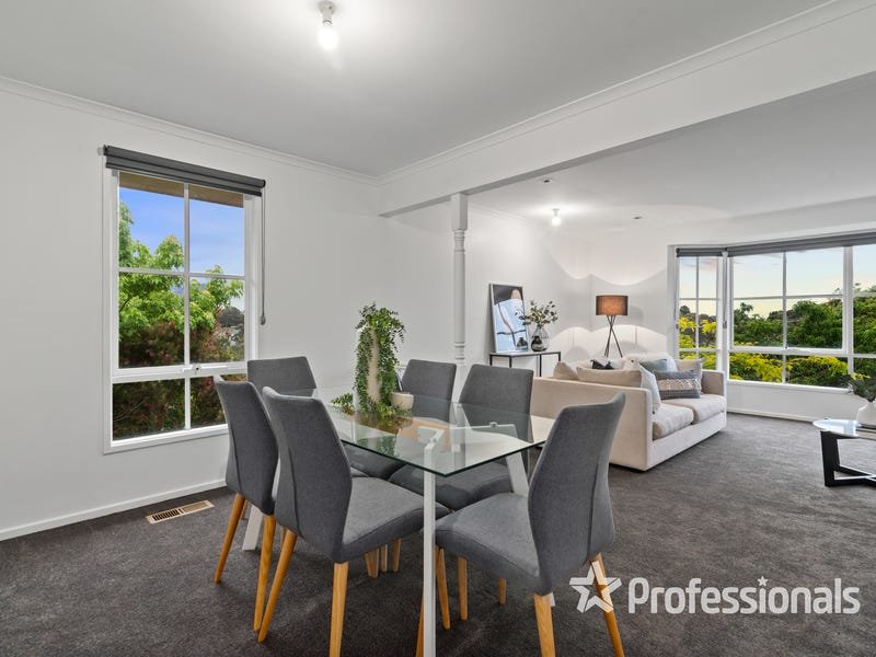 2 Nandina Close, Warranwood image 4