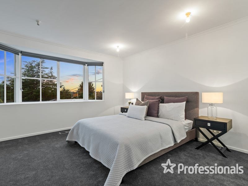 2 Nandina Close, Warranwood image 11