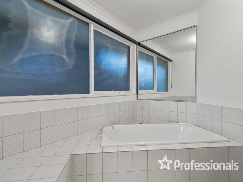 2 Nandina Close, Warranwood image 15