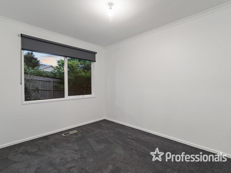 2 Nandina Close, Warranwood image 16