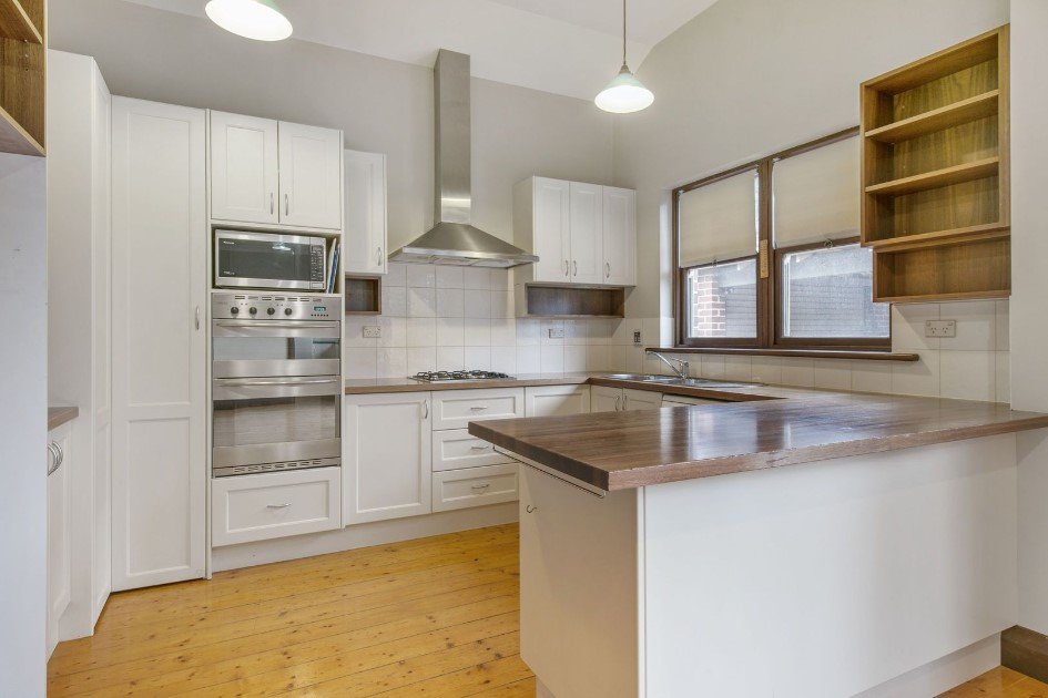 2 Narrawong Crescent, Caulfield South image 2