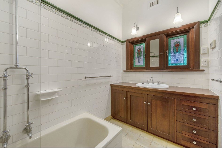 2 Narrawong Crescent, Caulfield South image 7