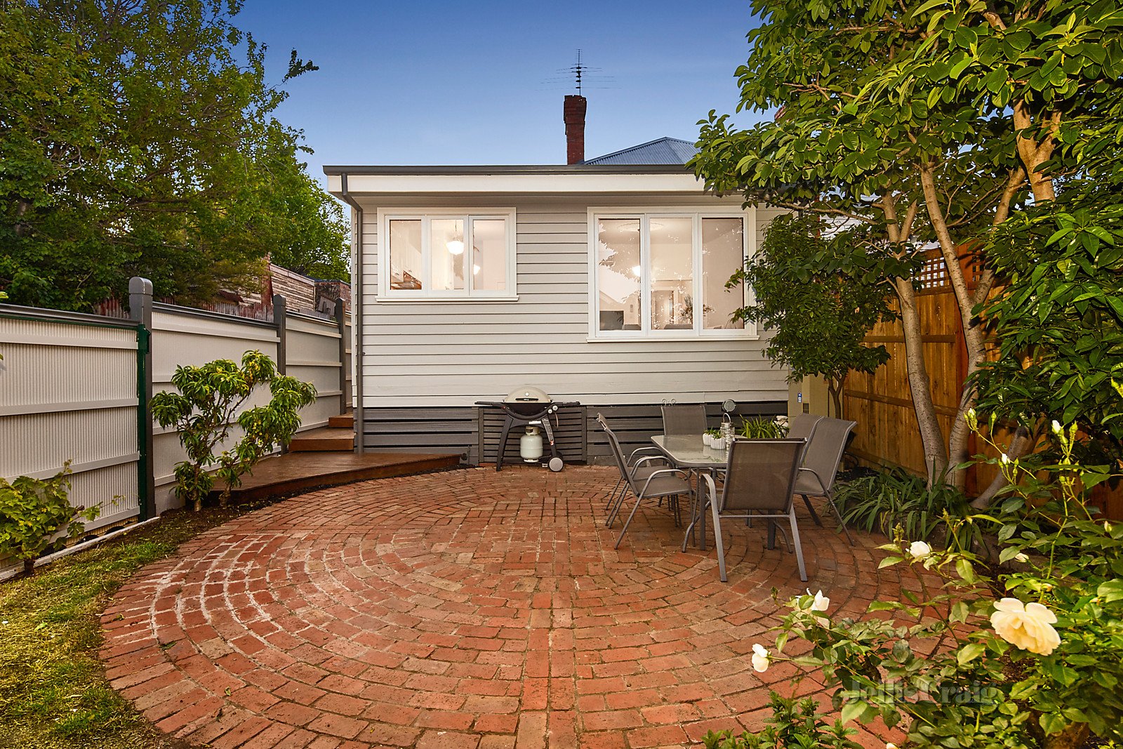 2 Ngarveno Street, Moonee Ponds image 5