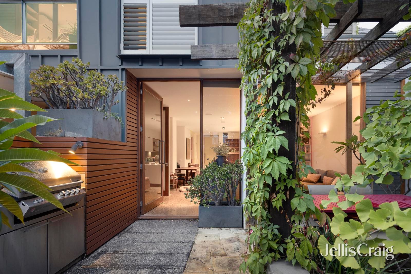 2 North Terrace, Clifton&nbsp;Hill image 2