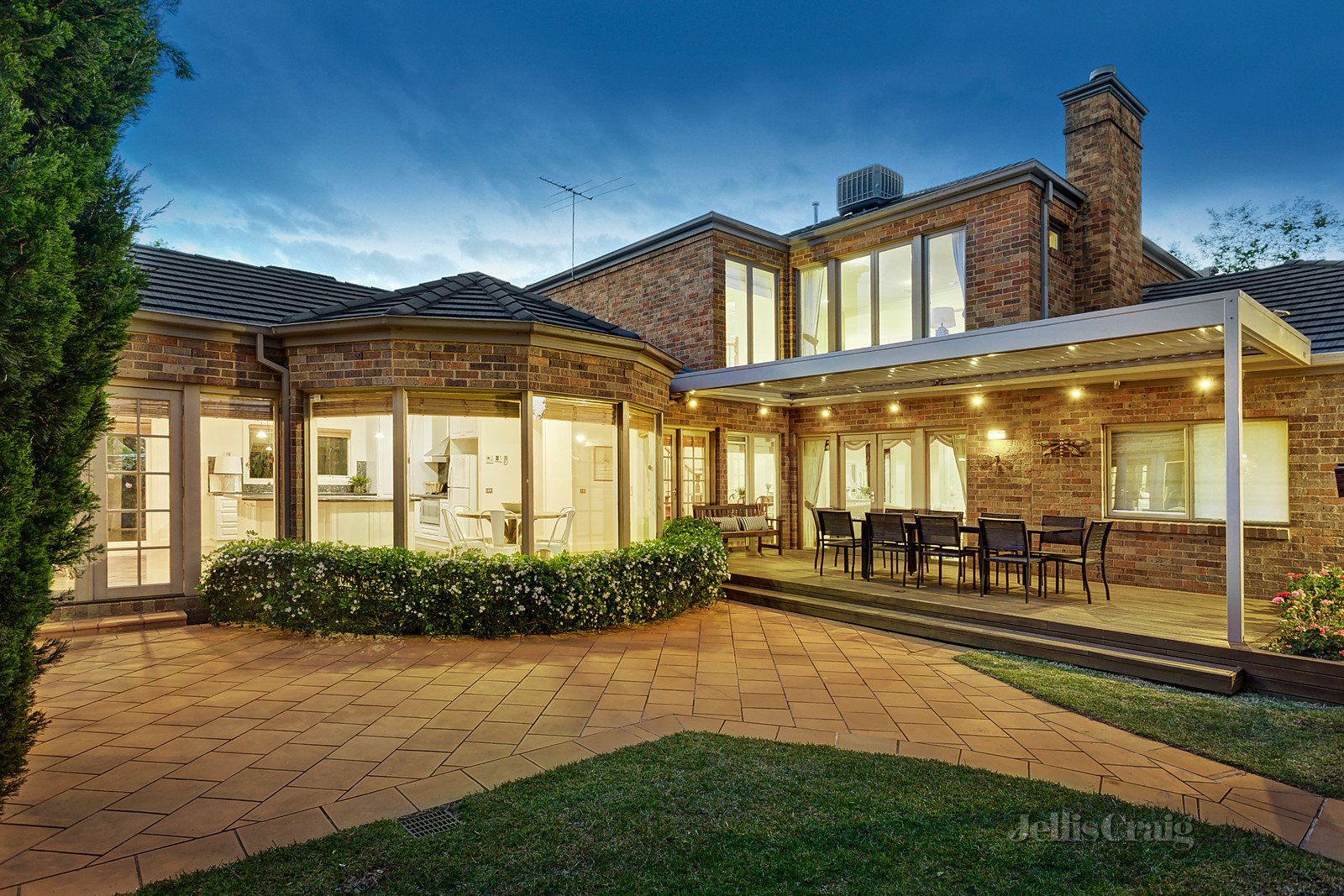 2 Oak Street, Surrey Hills image 13