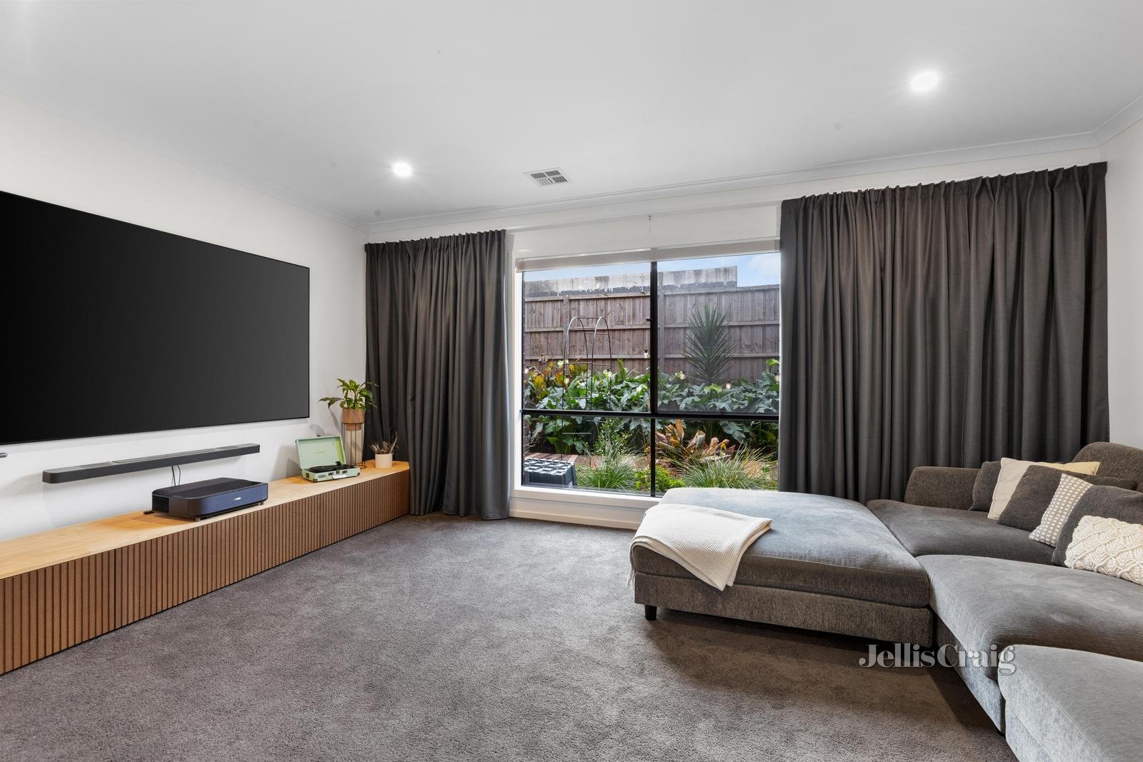 2 Oliver Avenue, Blackburn image 8