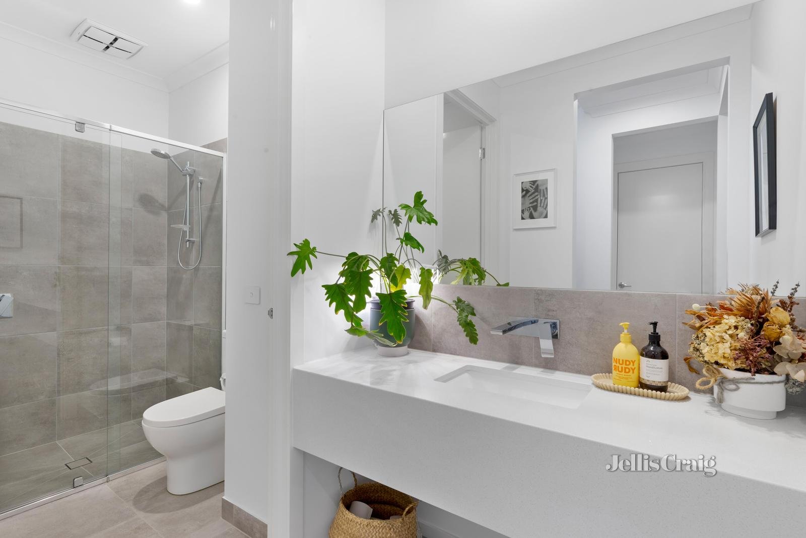 2 Oliver Avenue, Blackburn image 10