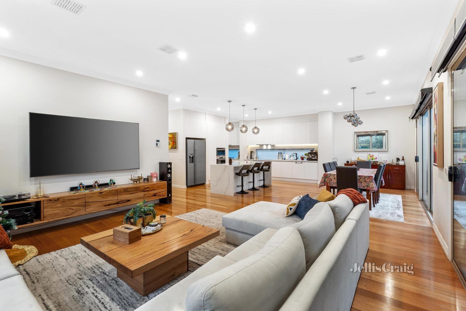 2 Ormiston Street, Mount Waverley image 3