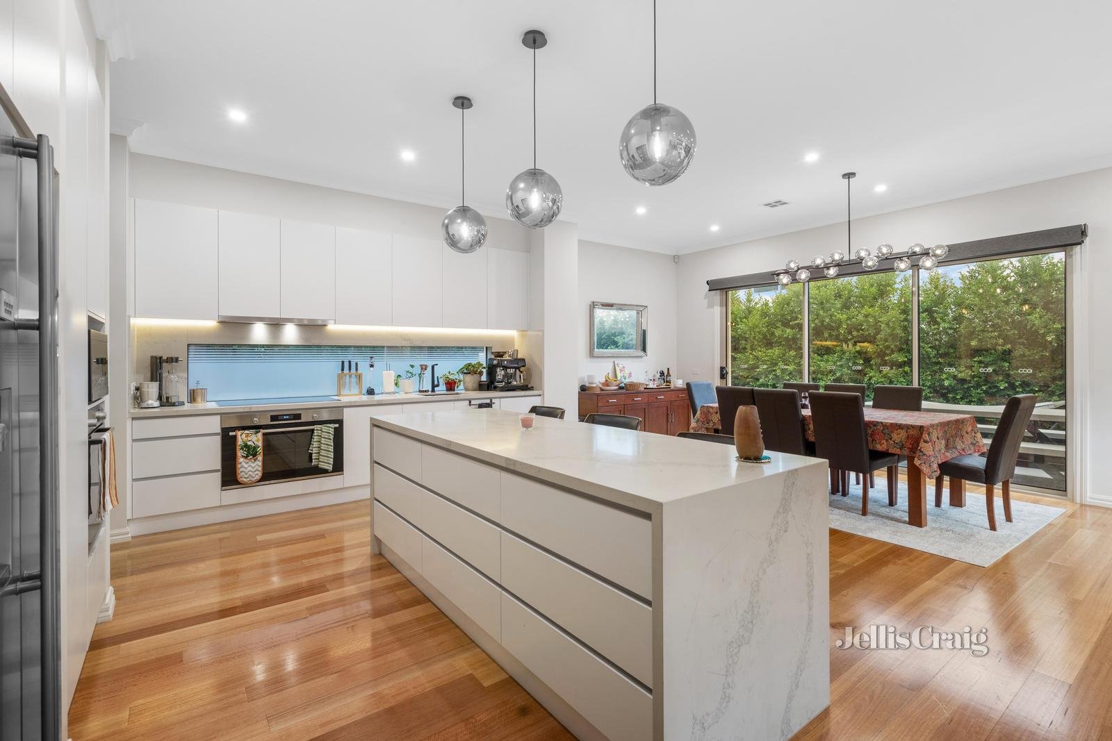 2 Ormiston Street, Mount Waverley image 6