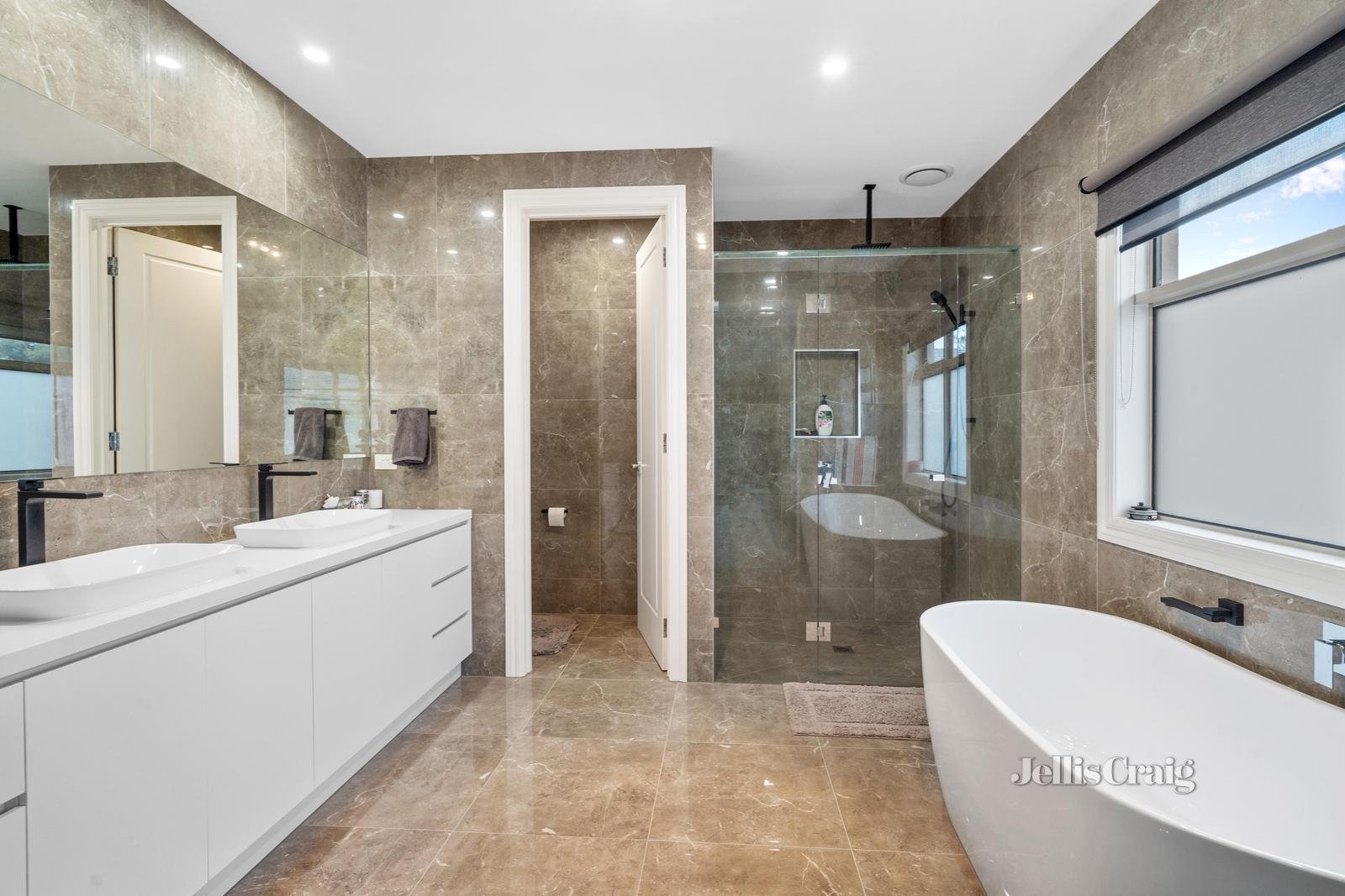 2 Ormiston Street, Mount Waverley image 15