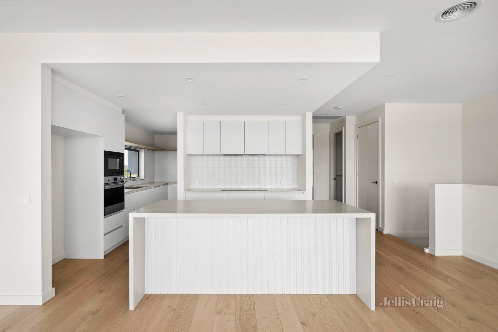 2 Oyster Lane, Point Lonsdale image 2