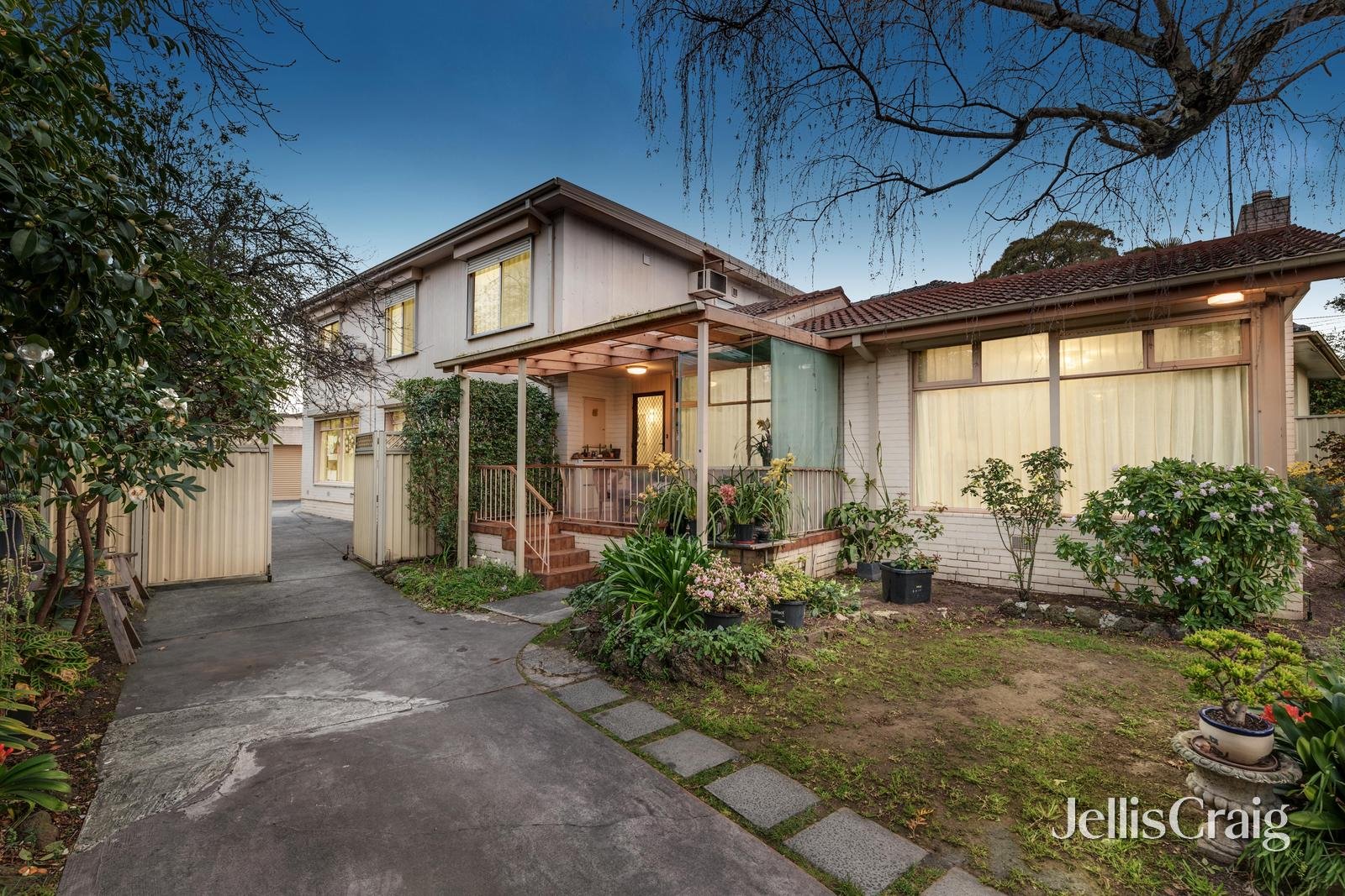 2 Pamela Street, Mount Waverley image 1