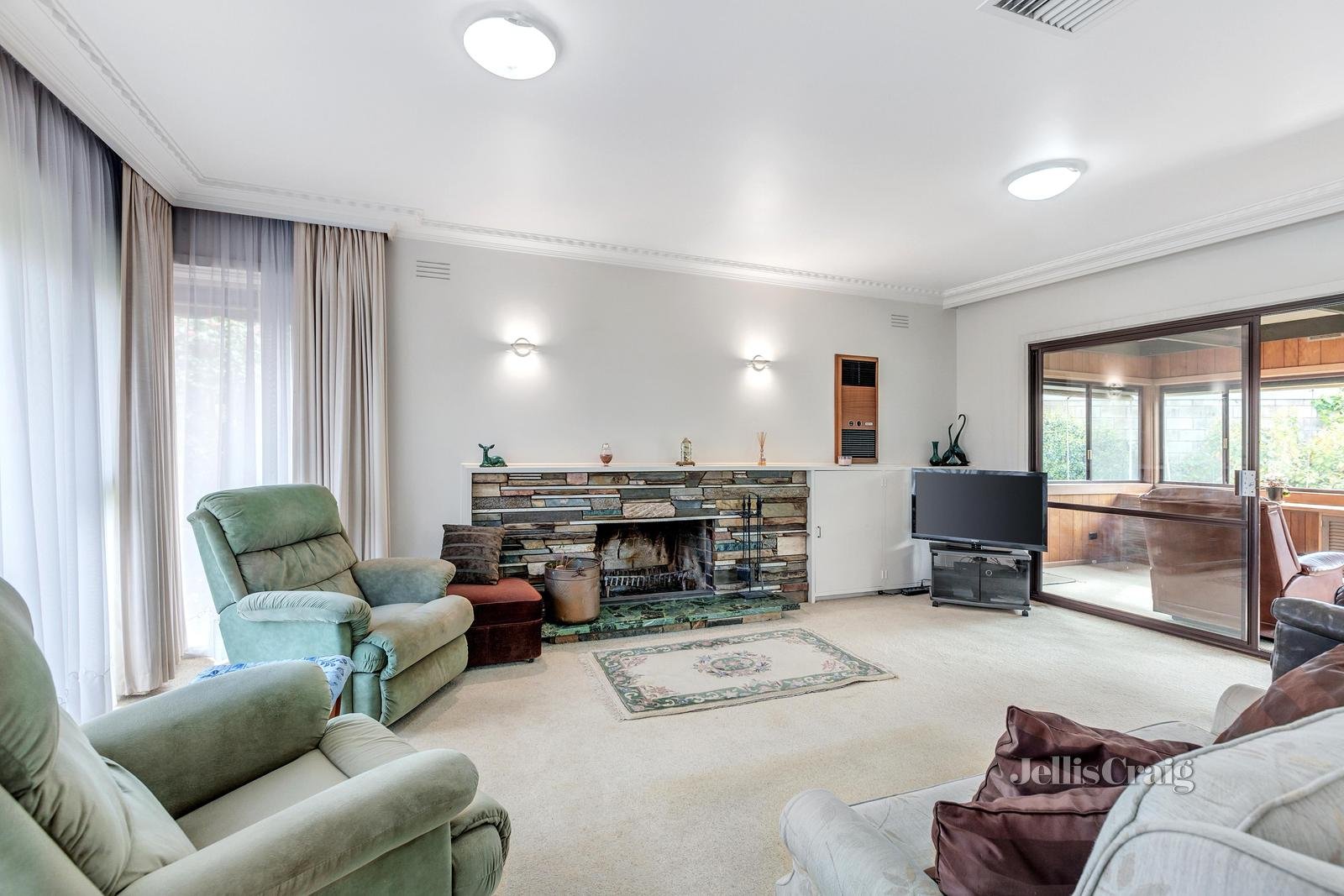 2 Panoramic Grove, Glen Waverley image 5