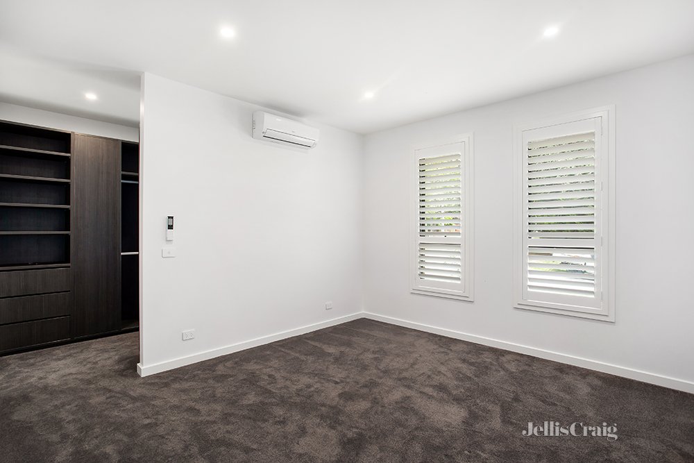 2 Parklands Avenue, Briar Hill image 5