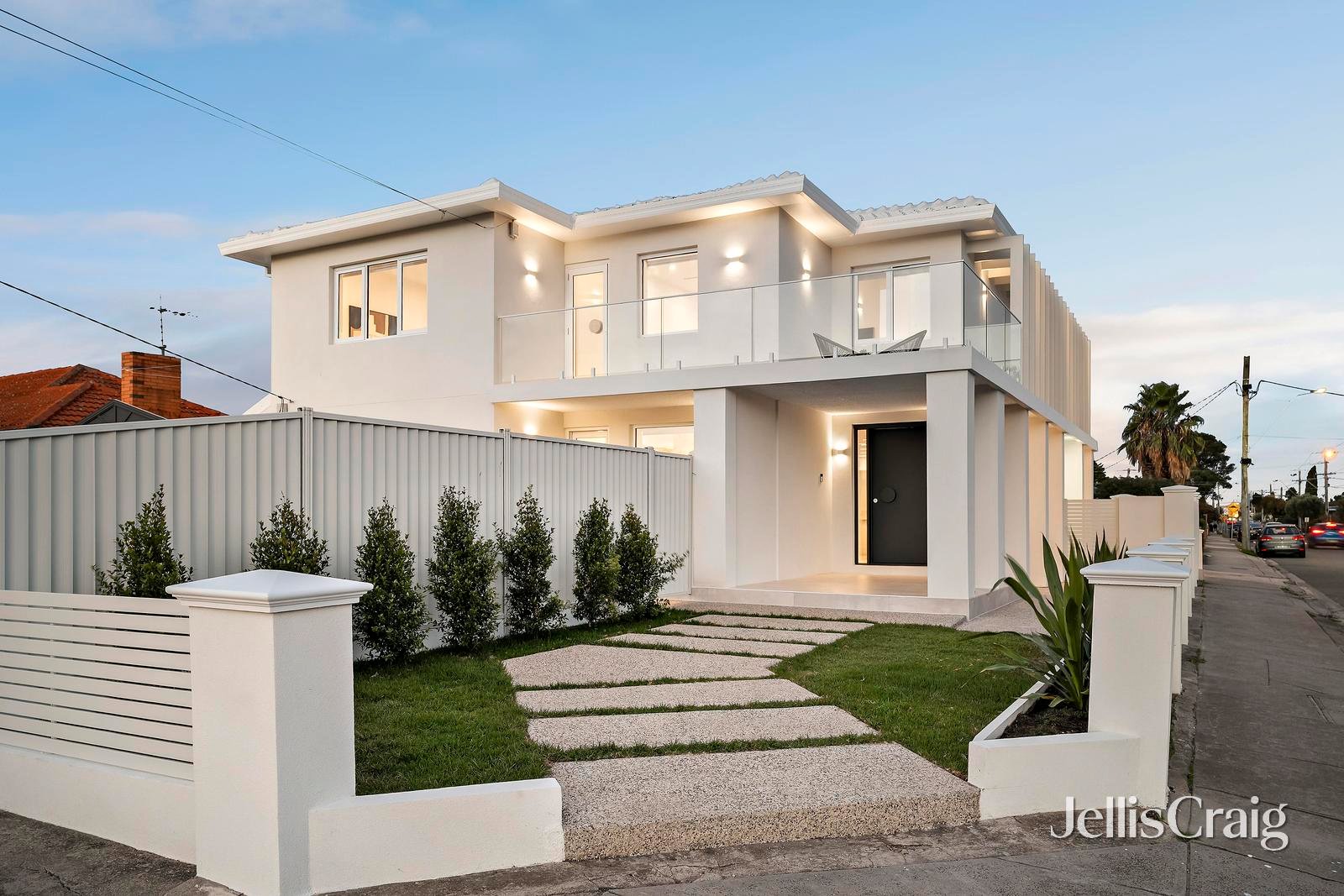 2 Parkview Street, Airport&nbsp;West image 1