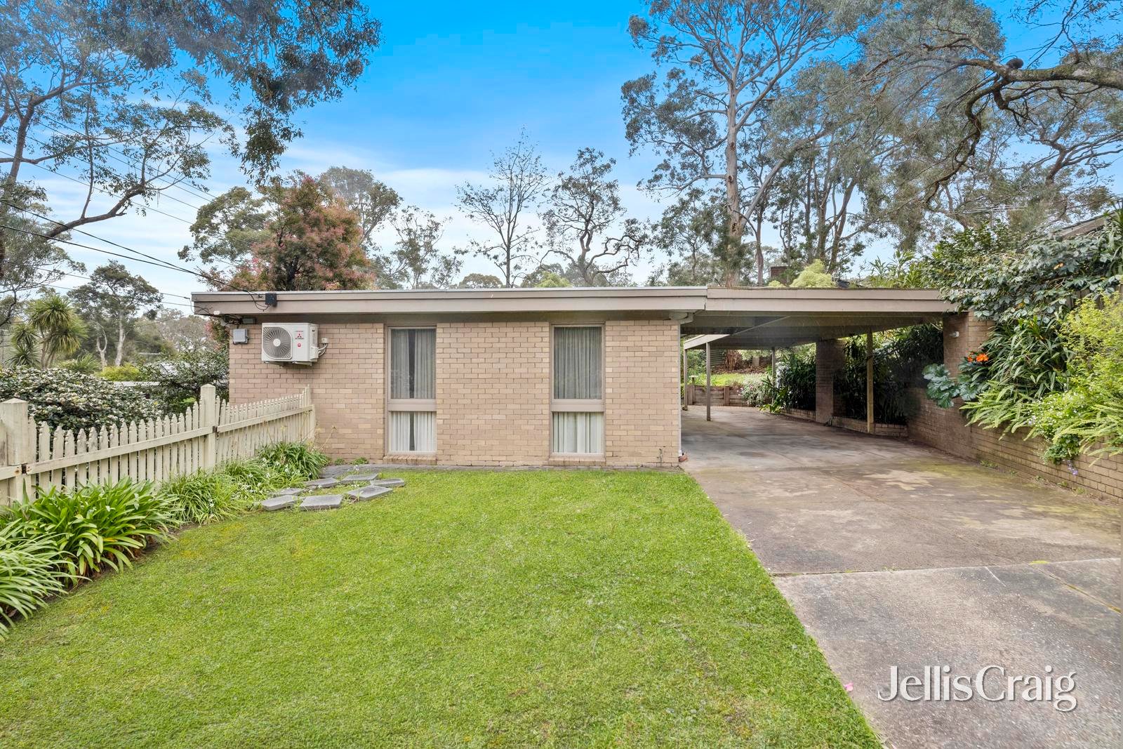 2 Peak Court, Blackburn image 1