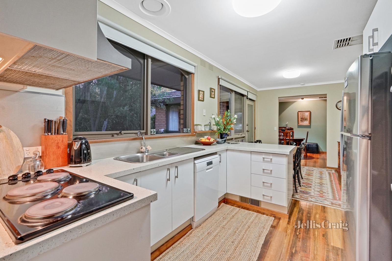 2 Penleigh Court, Mount Waverley image 4