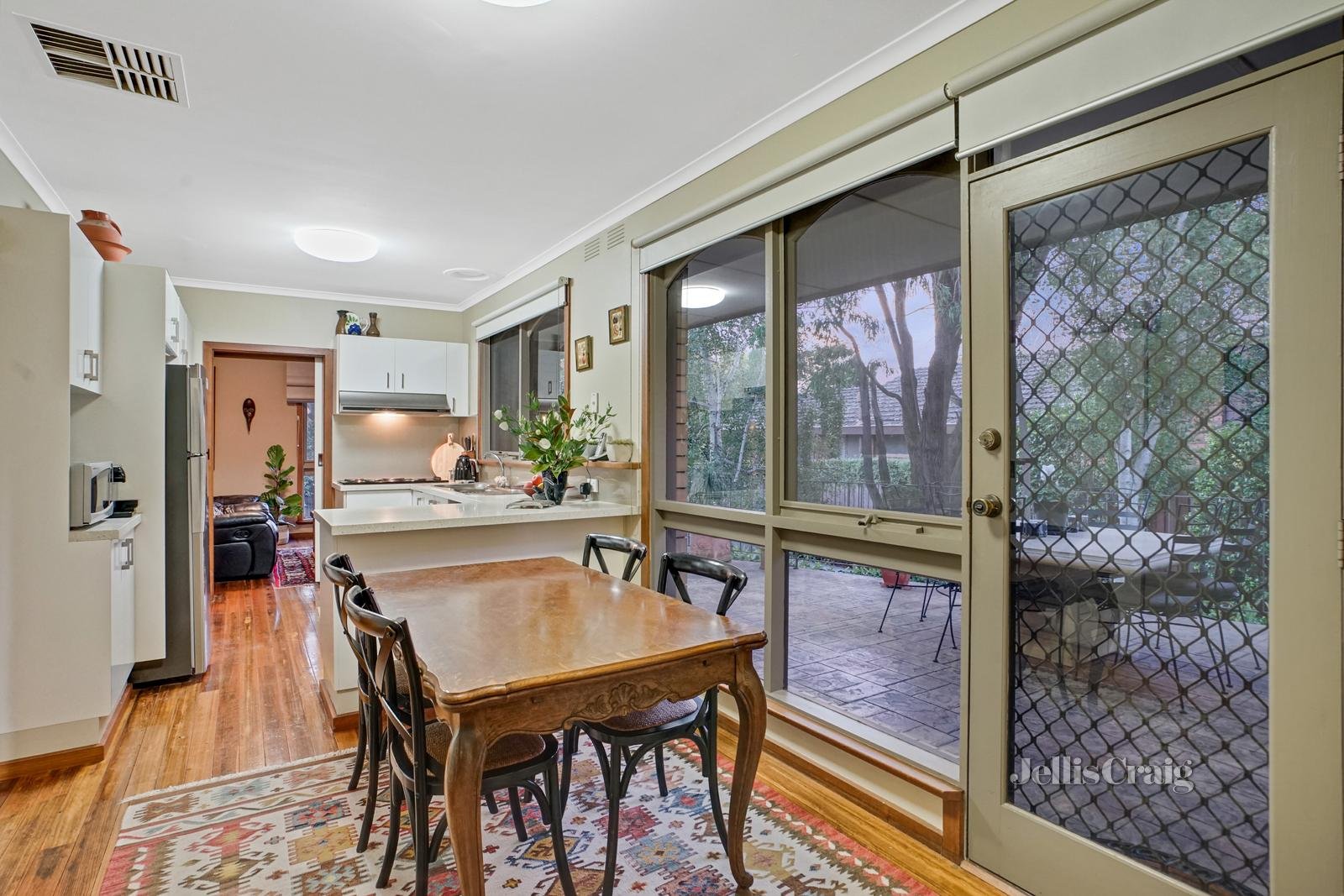 2 Penleigh Court, Mount Waverley image 5