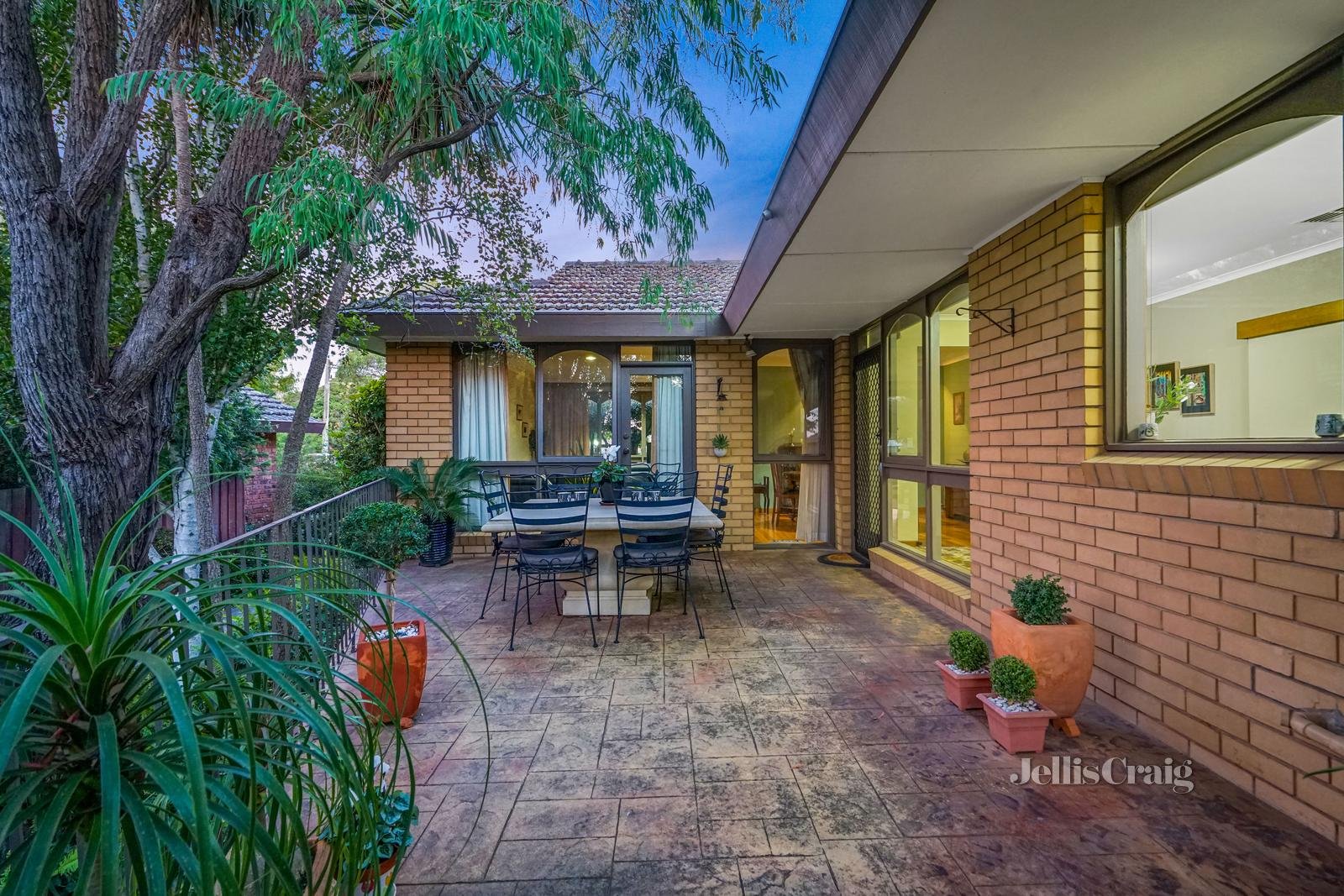 2 Penleigh Court, Mount Waverley image 13